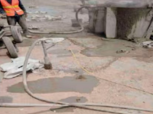 明溪水泥混凝土路面板底注浆技术 路面脱空注浆整治方案