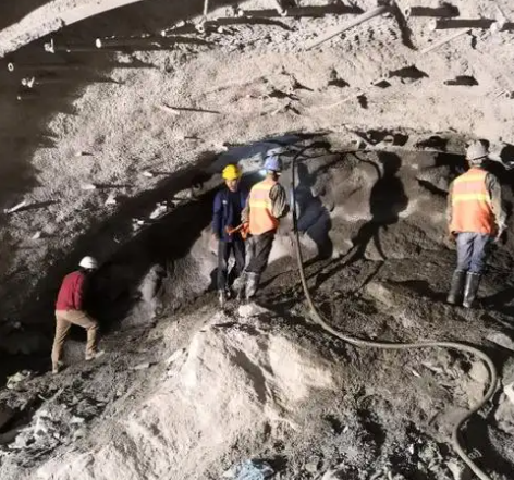 明溪拱顶带模注浆料的施工流程及注意事项